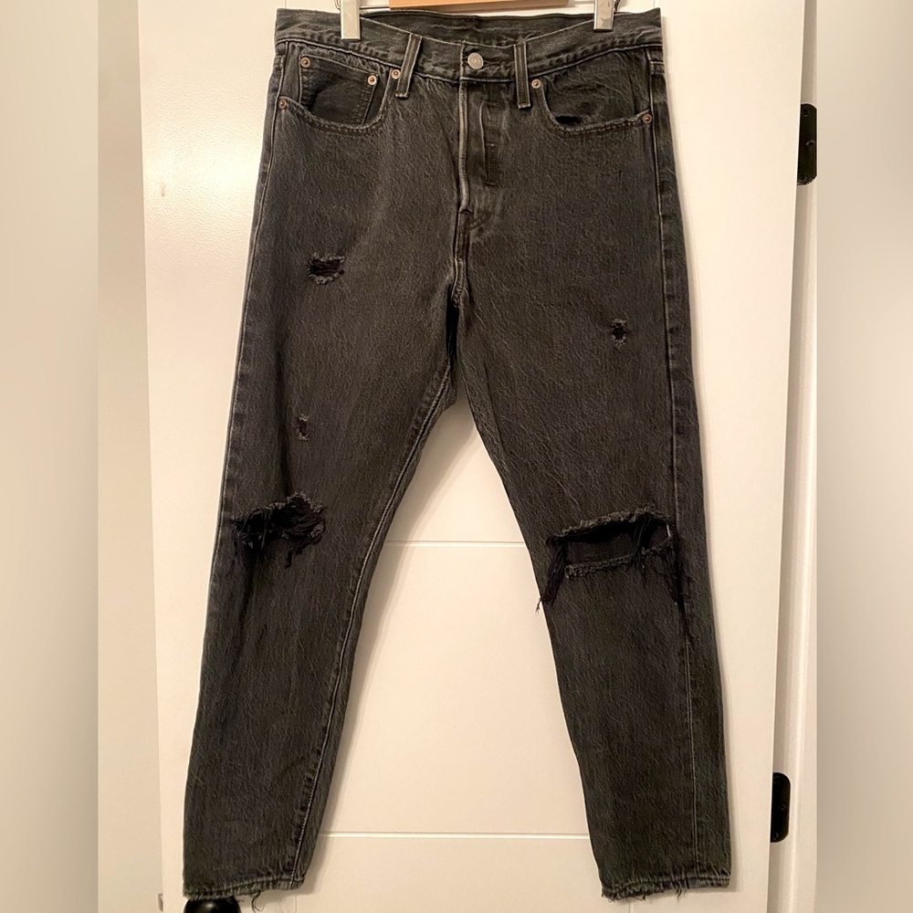 LEVI’S- Straight Fit